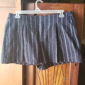 Gap pleated front shorts
